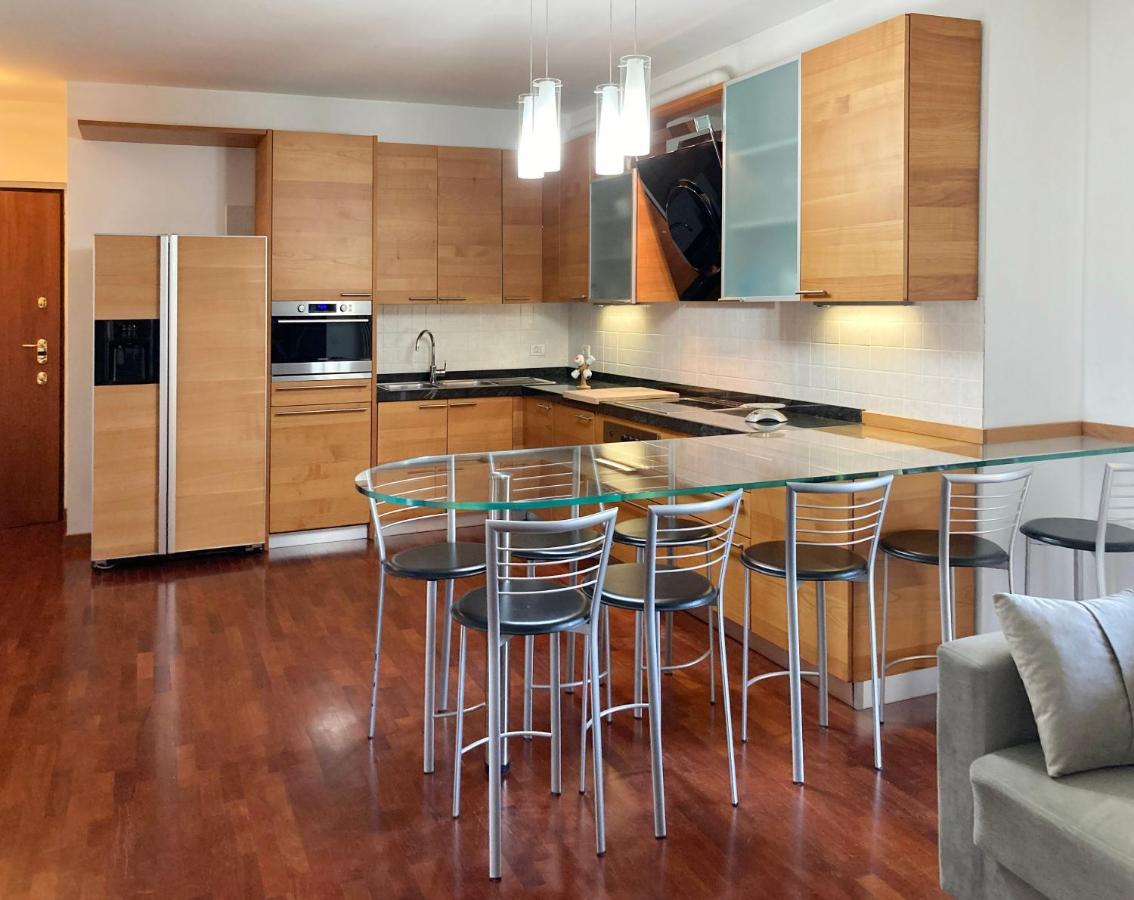 Large Well-Equipped Appartement Near Como Lake Lecco Bagian luar foto
