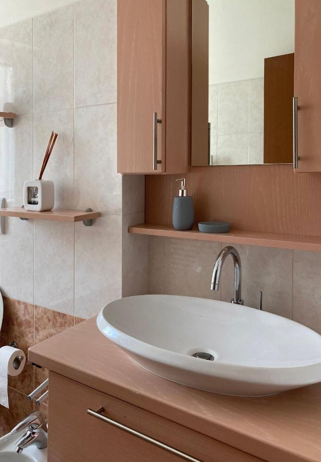 Large Well-Equipped Appartement Near Como Lake Lecco Bagian luar foto