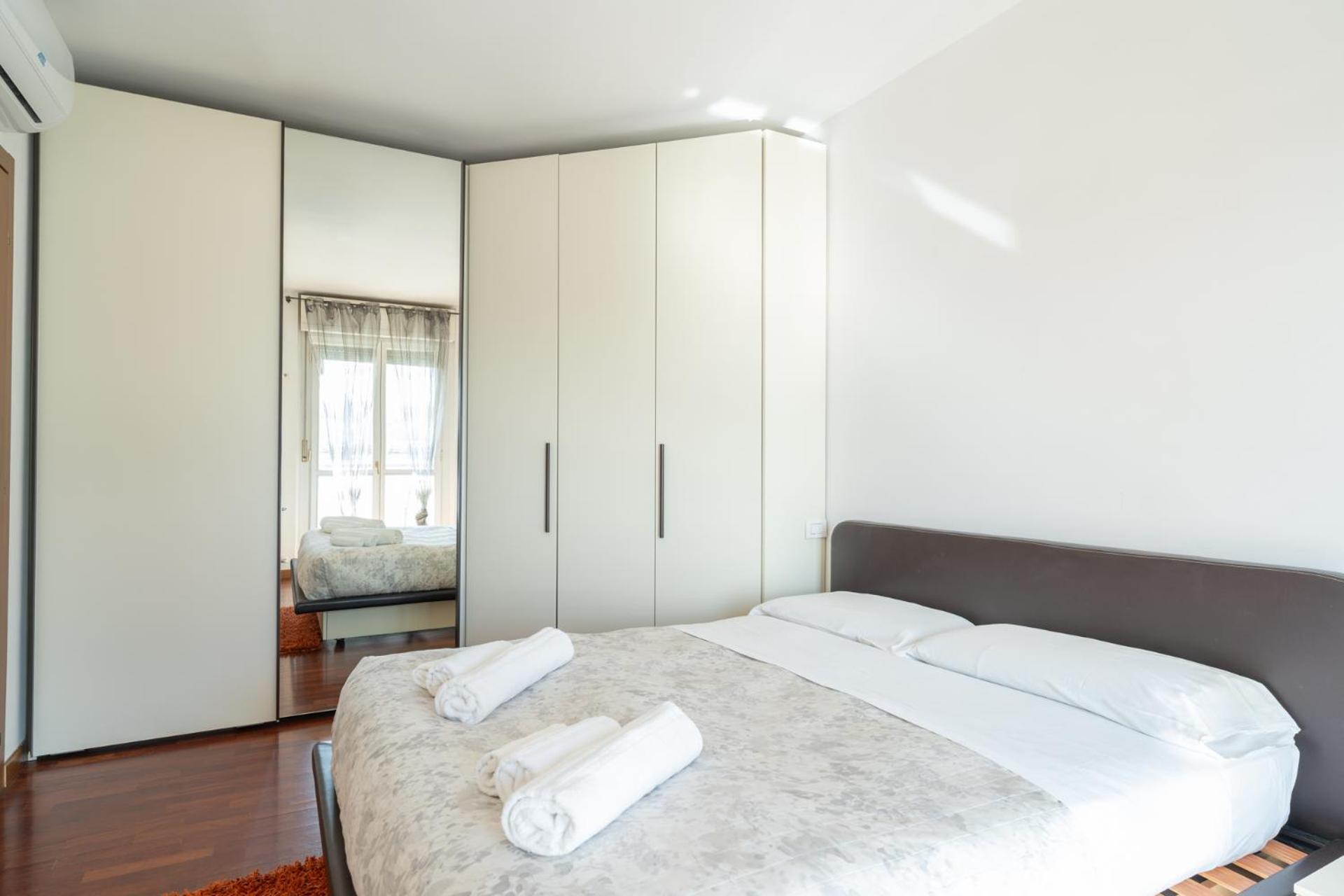 Large Well-Equipped Appartement Near Como Lake Lecco Bagian luar foto