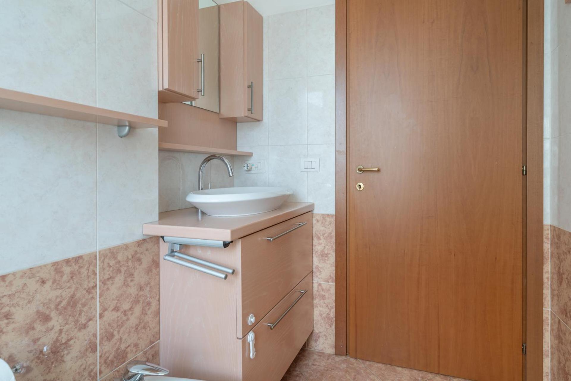 Large Well-Equipped Appartement Near Como Lake Lecco Bagian luar foto