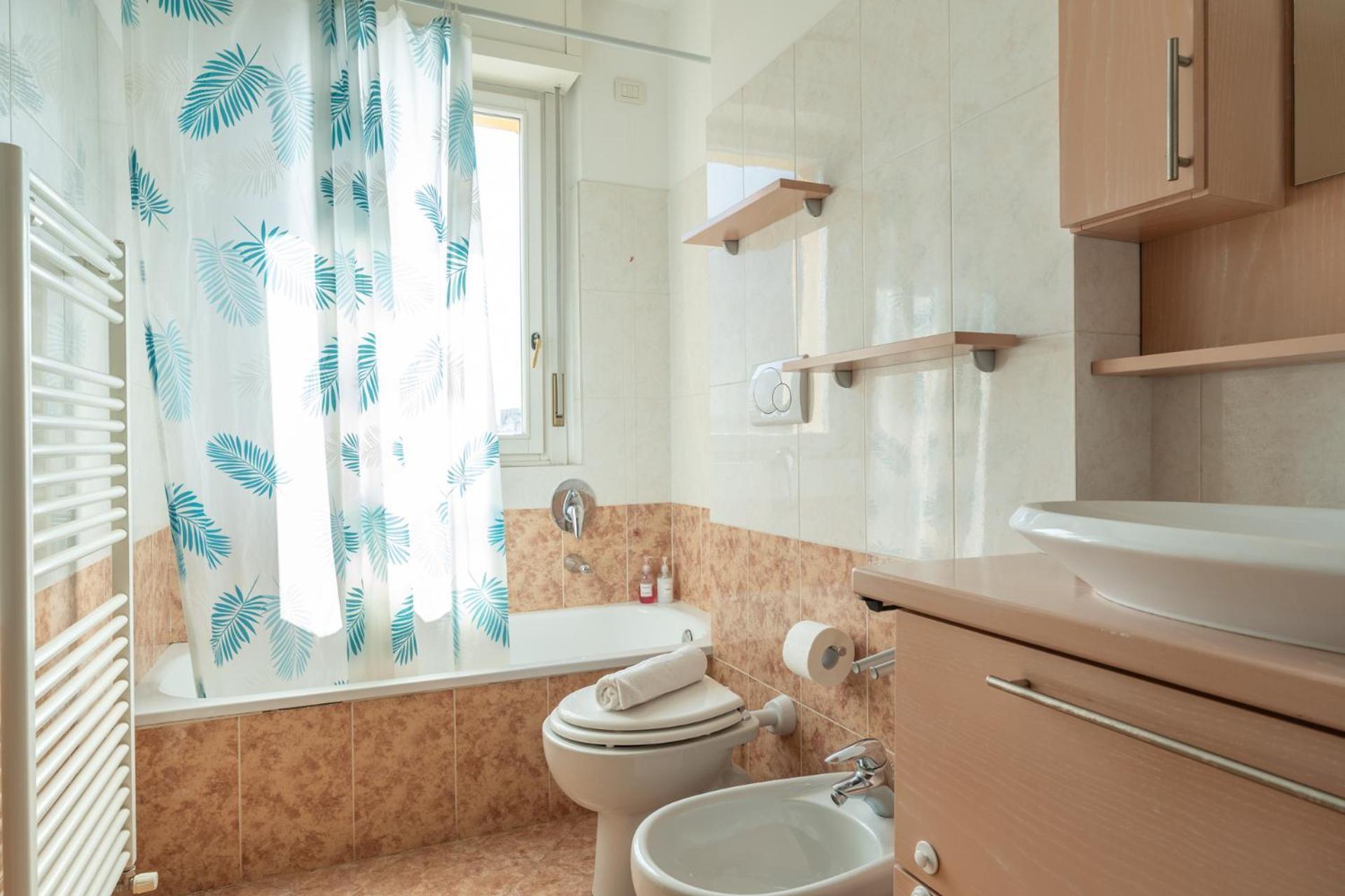 Large Well-Equipped Appartement Near Como Lake Lecco Bagian luar foto
