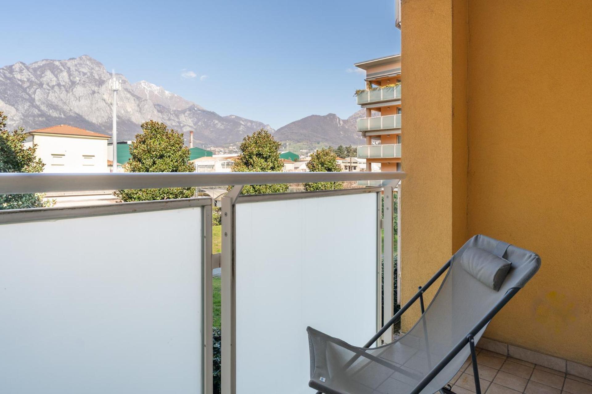 Large Well-Equipped Appartement Near Como Lake Lecco Bagian luar foto