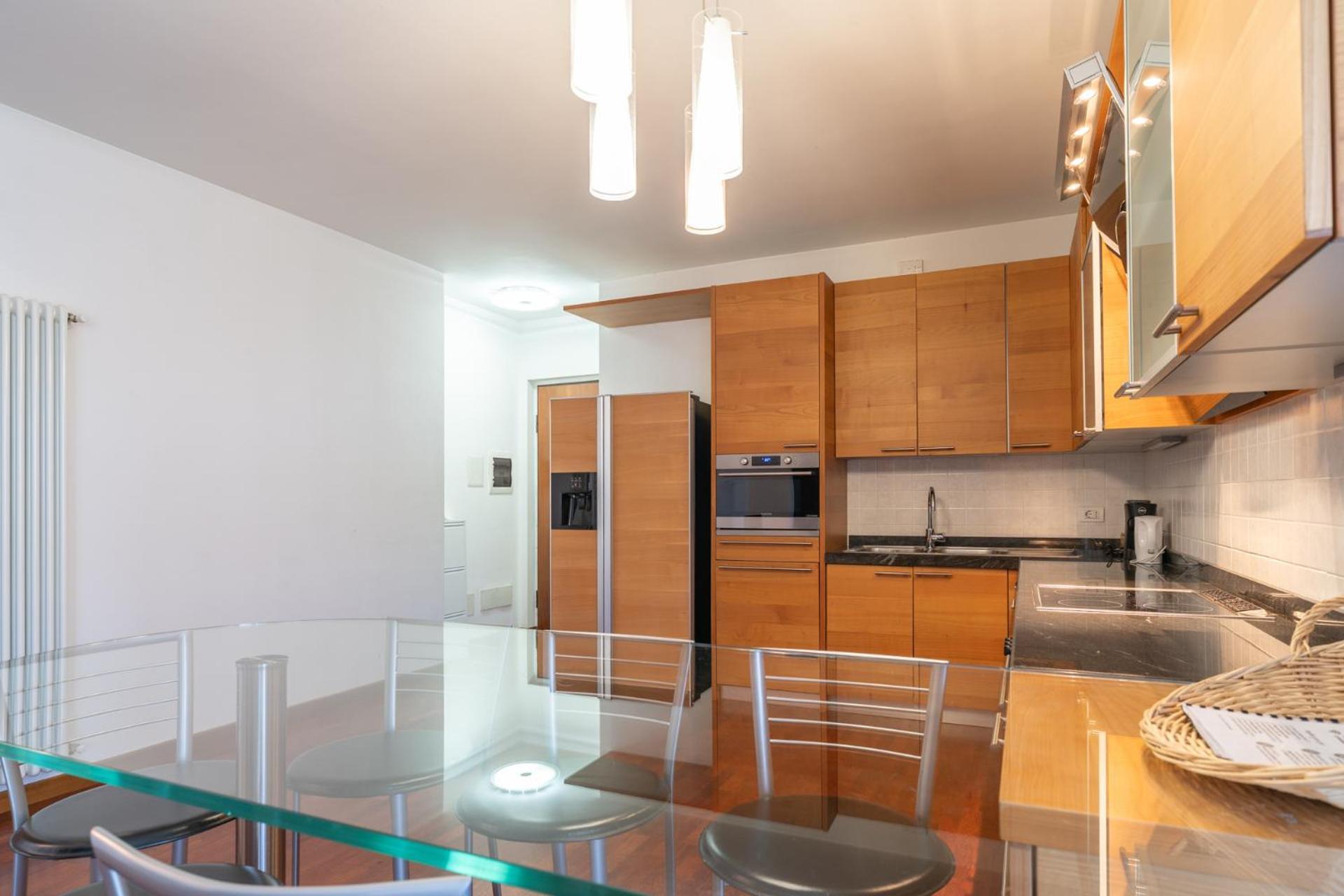 Large Well-Equipped Appartement Near Como Lake Lecco Bagian luar foto